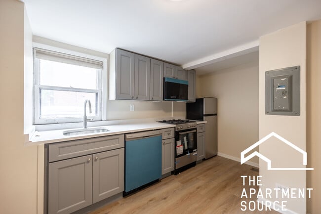 Photo - 1501 W Fullerton Ave Apartment