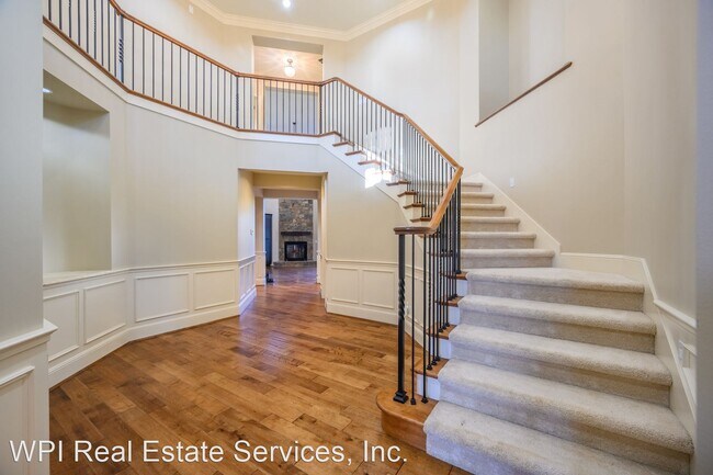 Building Photo - 5 br, 3.5 bath House - 9816 NE 16th St