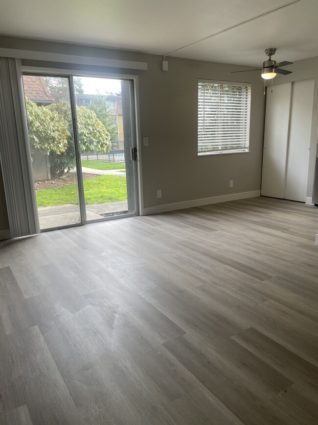Interior Photo - Sherwood Gardens