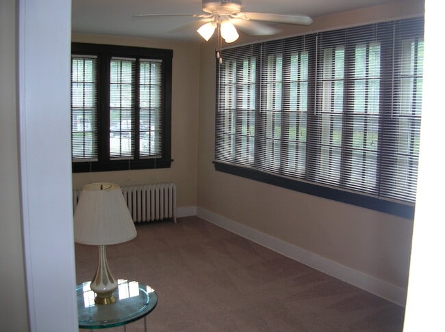 Building Photo - 573 S Braddock Ave