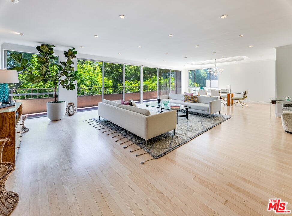 Foto principal - 339 N Palm Dr
