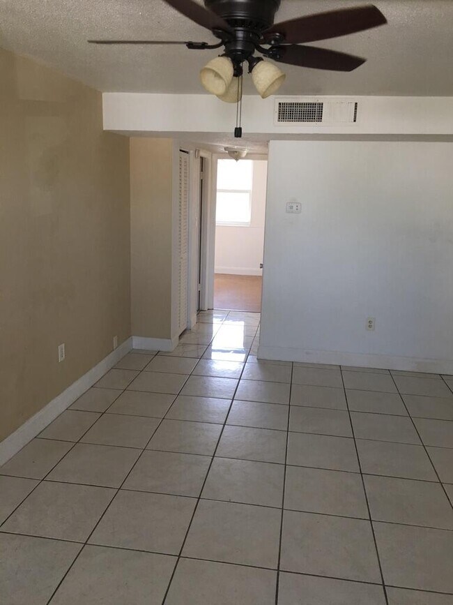 Foto del edificio - 8401 N Atlantic Ave