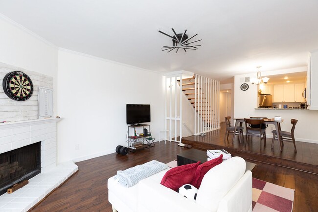 Building Photo - 3 Bedroom Townhome in the Gated College Park Community of San Diego