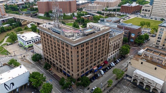Building Photo - 915 Franklin St
