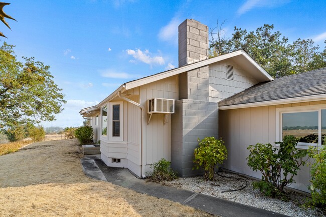 Building Photo - 5942 Foothill Rd