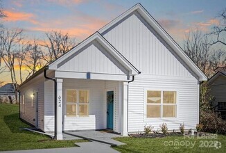 Building Photo - 624 Cantwell St