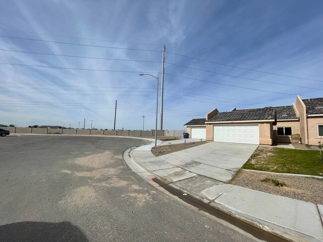 Building Photo - IMMACULATE DESERT SKY T0WN HOUSE for RENT