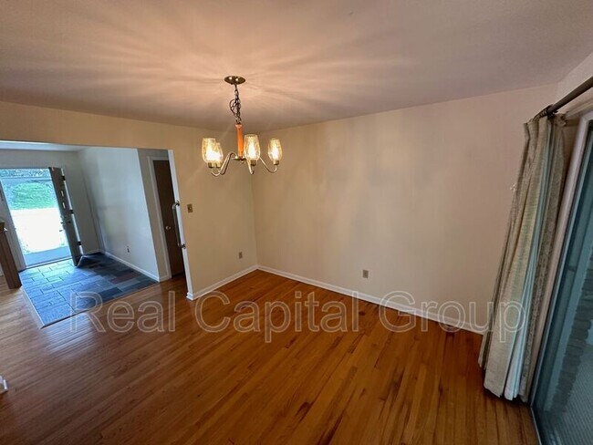 Building Photo - 32 Hendrick Ave