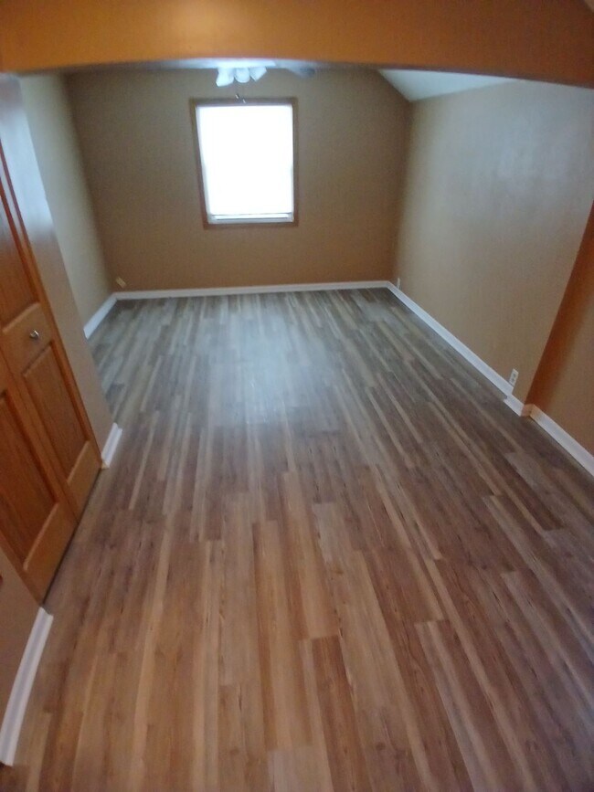 Building Photo - 214 Goodrich St