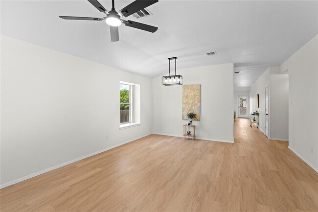Building Photo - 406 Covent Dr