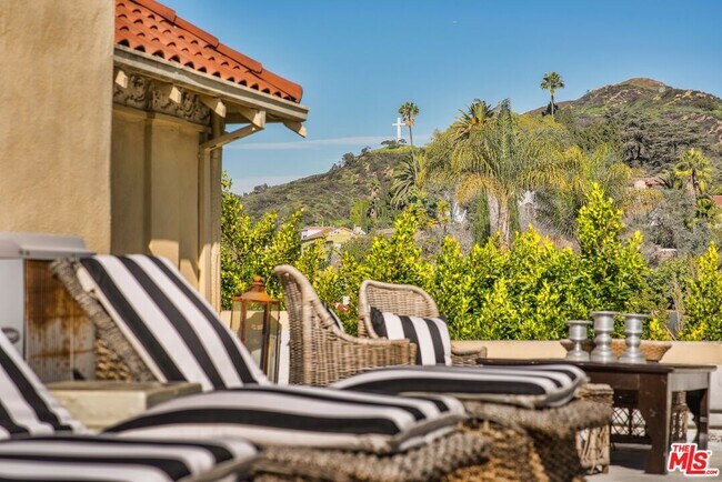 Foto del edificio - 2022 Whitley Ave