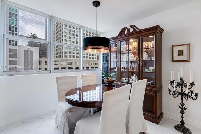 Foto del edificio - 825 Brickell Bay Dr