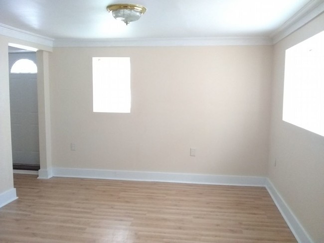 Foto del edificio - 3738A E. Pulaski Ave. - Cute 1 Bedroom Lower