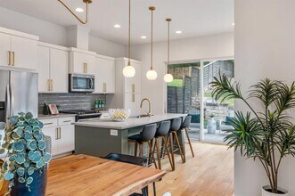 Building Photo - 1301 Cometa St