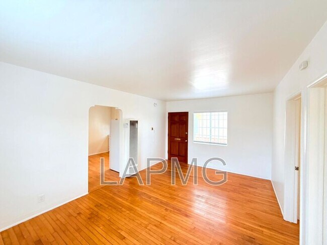 Foto del edificio - 637 Rose Ave