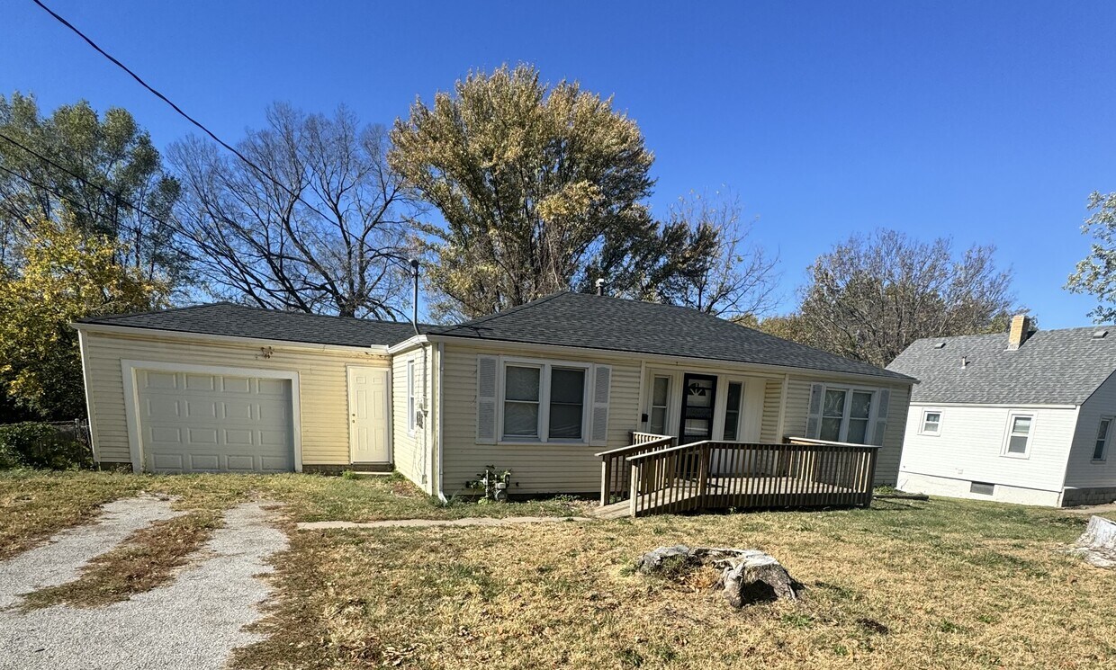 Primary Photo - 1412 N McCoy St