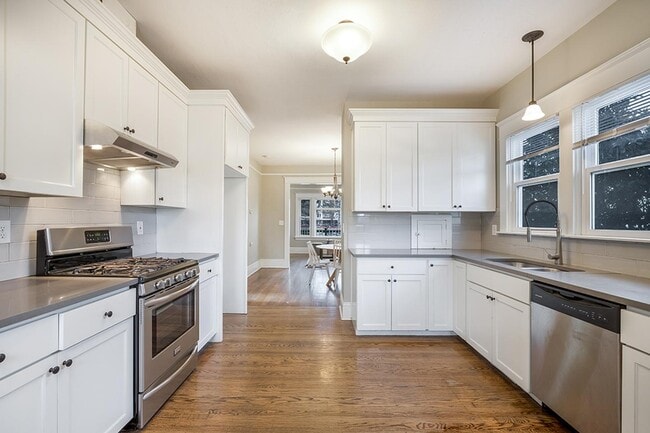 Building Photo - 5324 N Maryland Ave