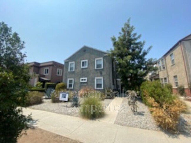 Building Photo - 1406 S Highland Ave