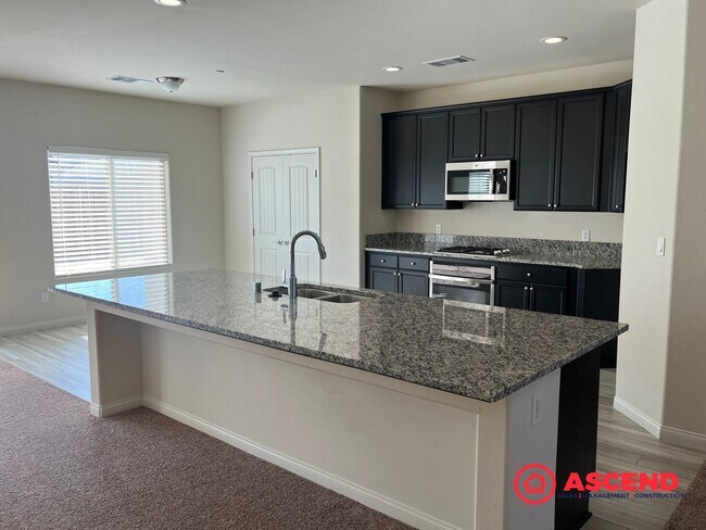 Foto del edificio - Stunning 4 Bedroom Home In The Southwest!