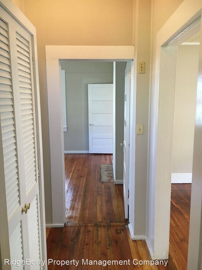 Building Photo - 2 br, 1 bath House - 360 2nd Shannon St.