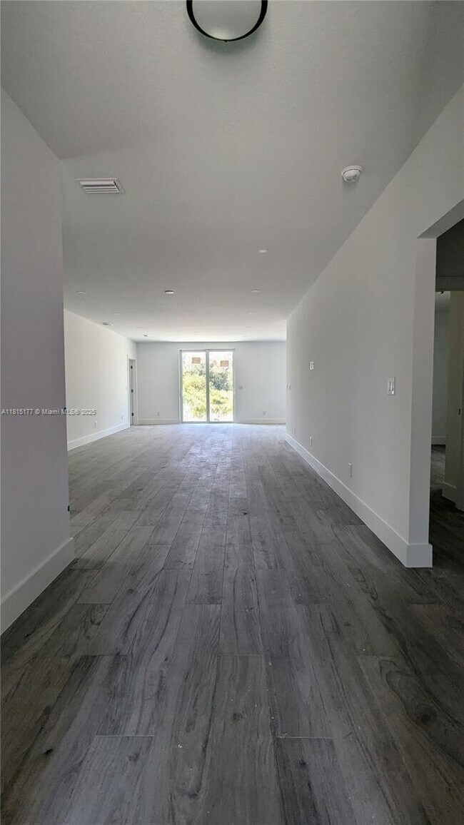 Foto del edificio - 497 Bounds St