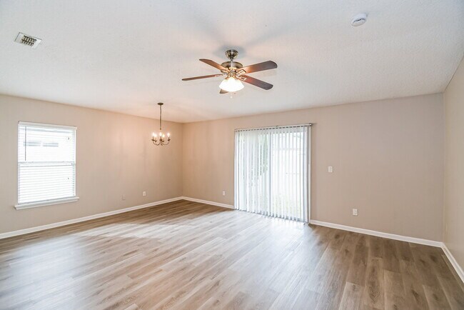 Foto del edificio - 1440 Bitterberry Dr