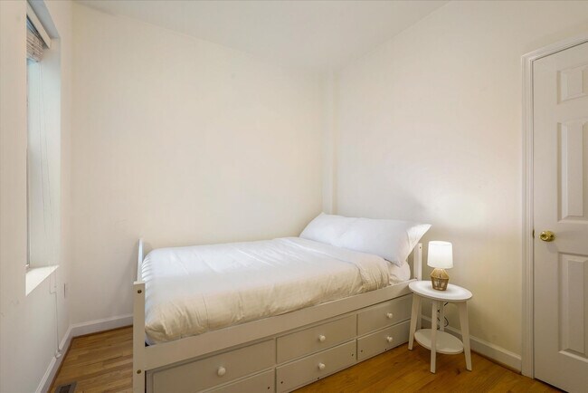 Foto del edificio - 229 8th St NE