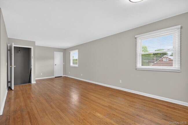 Foto del edificio - 68 Graywood Rd