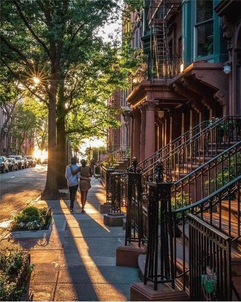 Building Photo - 42 W 73rd St