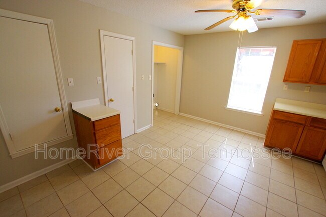 Building Photo - 3878 Winwood Dr