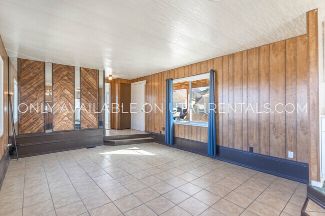 Foto del edificio - 440 W Main St