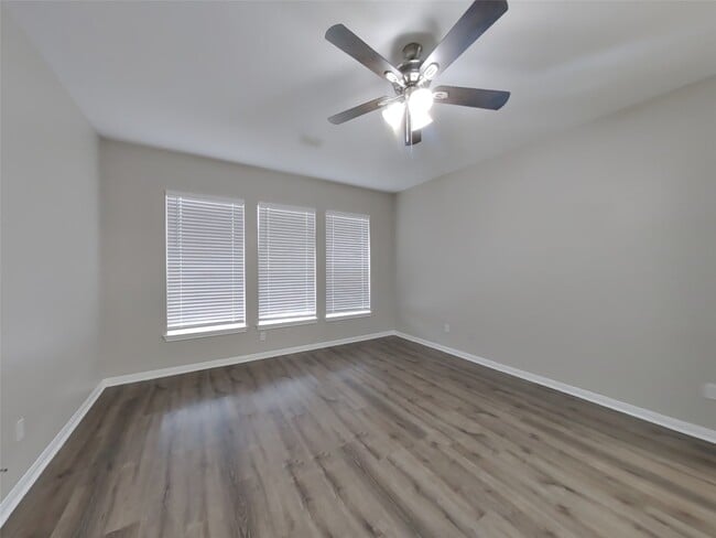 Foto del edificio - 4015 Camelia Glen Ln