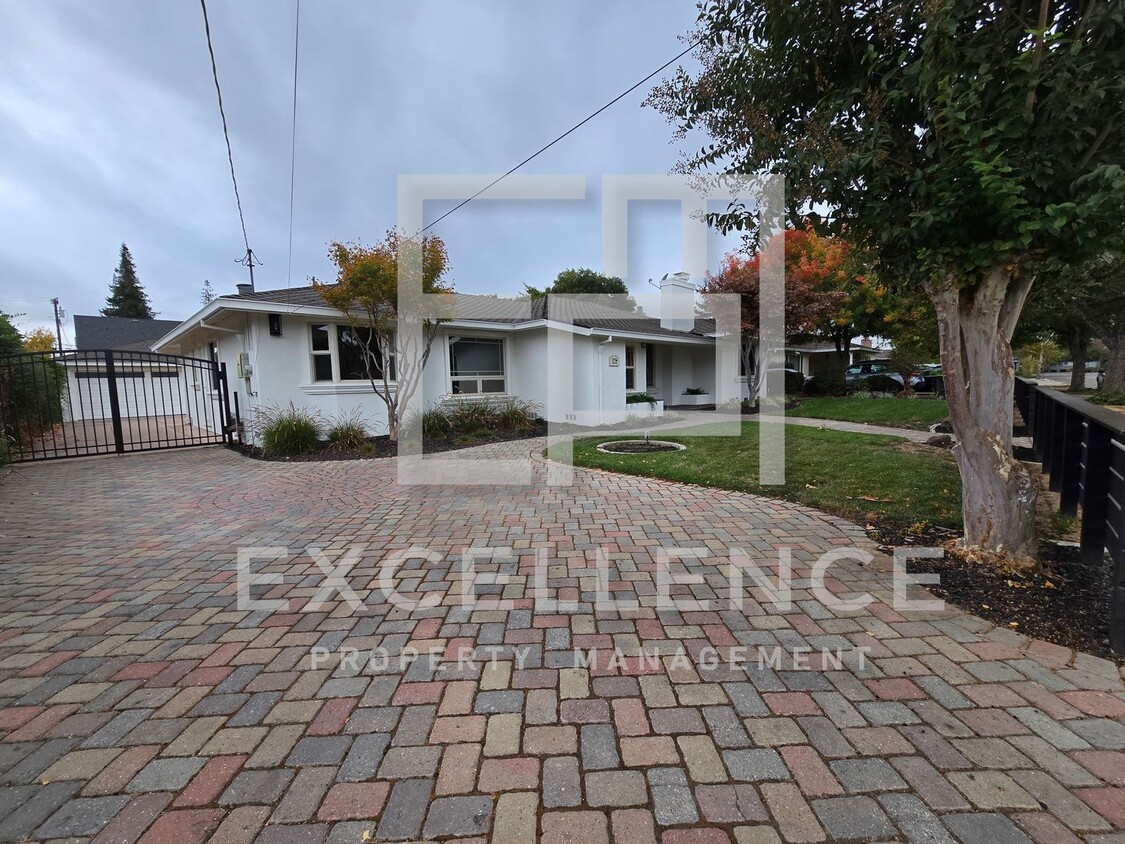 Primary Photo - Beautiful Home in Willow Glen With Solar, ...