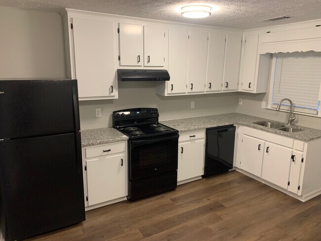 Kitchen - 114 Evergreen Trl