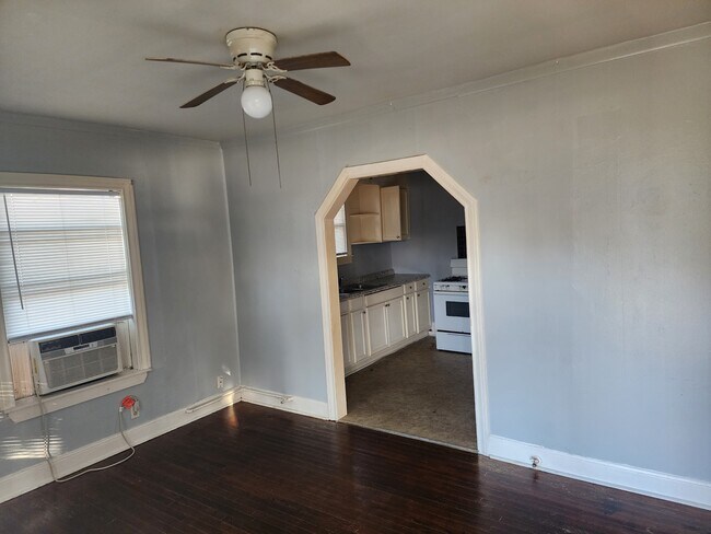 Building Photo - 508 E Red River St