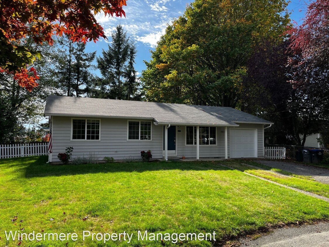 Primary Photo - 3 br, 1 bath House - 19017 Karl Place NE