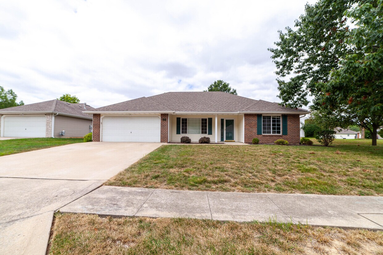 Primary Photo - 714 Campusview Dr