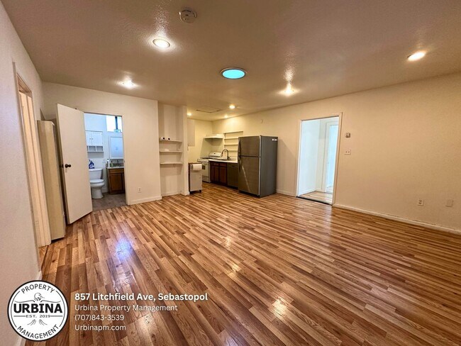 Building Photo - Charming 2-Bedroom Retreat Just Minutes fr...