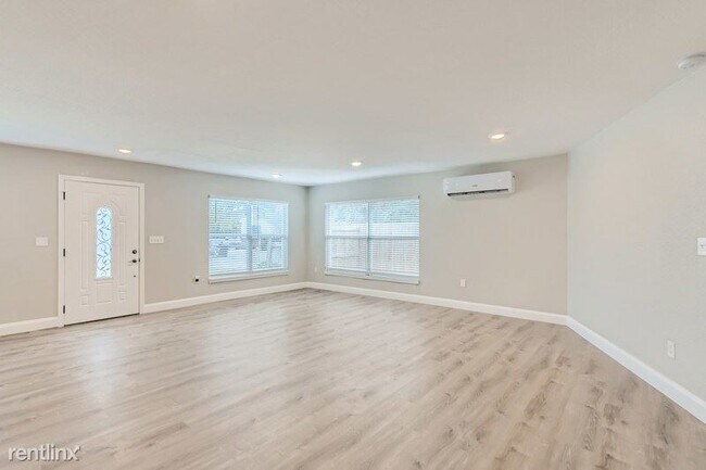 Foto del edificio - 4 br, 3 bath House - 3128 17Th Street N