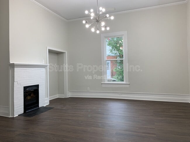 Foto del edificio - 406 W 6th St