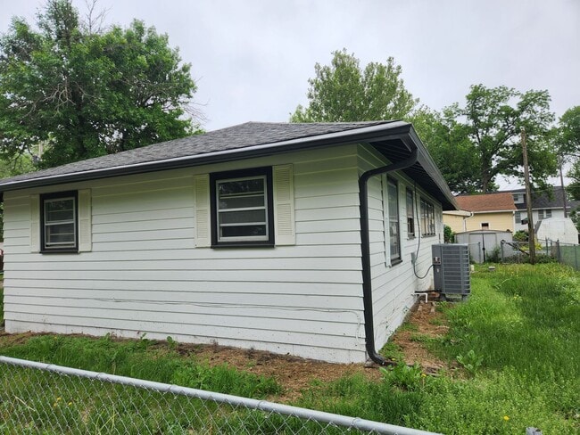Foto del edificio - Newly remodeled 2/1/1 with fenced yard!