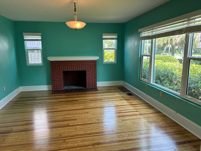 Building Photo - Beautifully Restored 2 bed/1 Bath Old Nort...