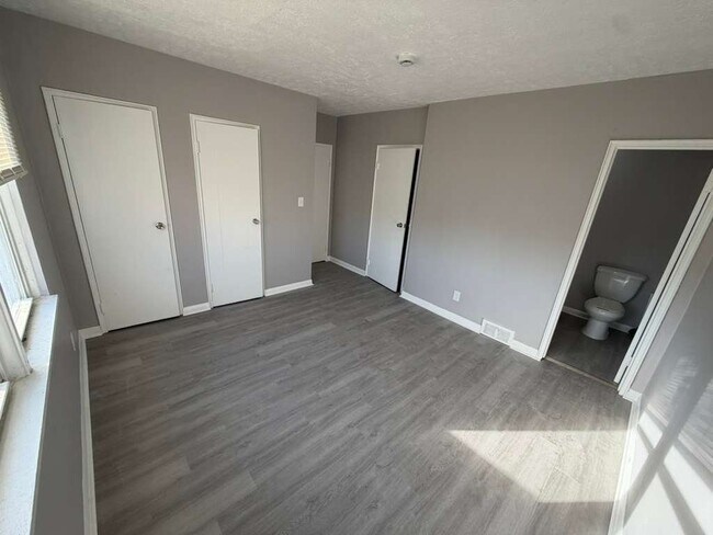 Building Photo - 1500 Luxor Rd