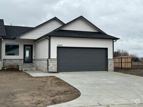 Building Photo - 1124 N Broadview Ln