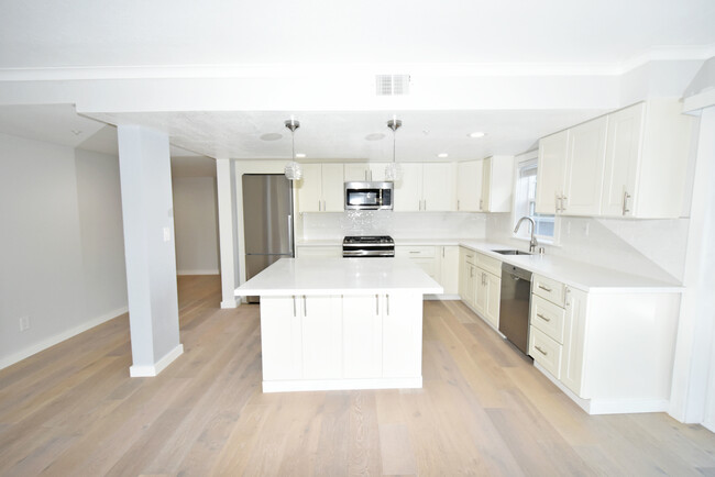 Building Photo - 90 Athol Ave