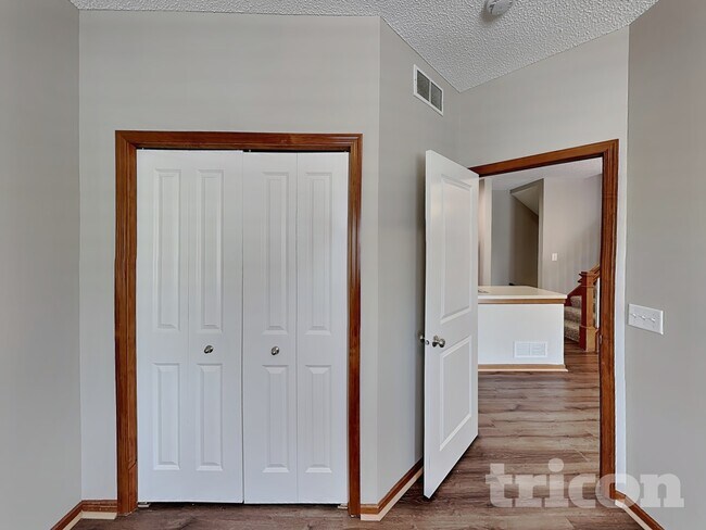 Foto del edificio - 7712 Lachman Ave NE