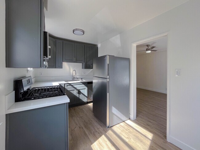 Foto del edificio - 112 N Normandie Ave Los Angeles, CA 90004