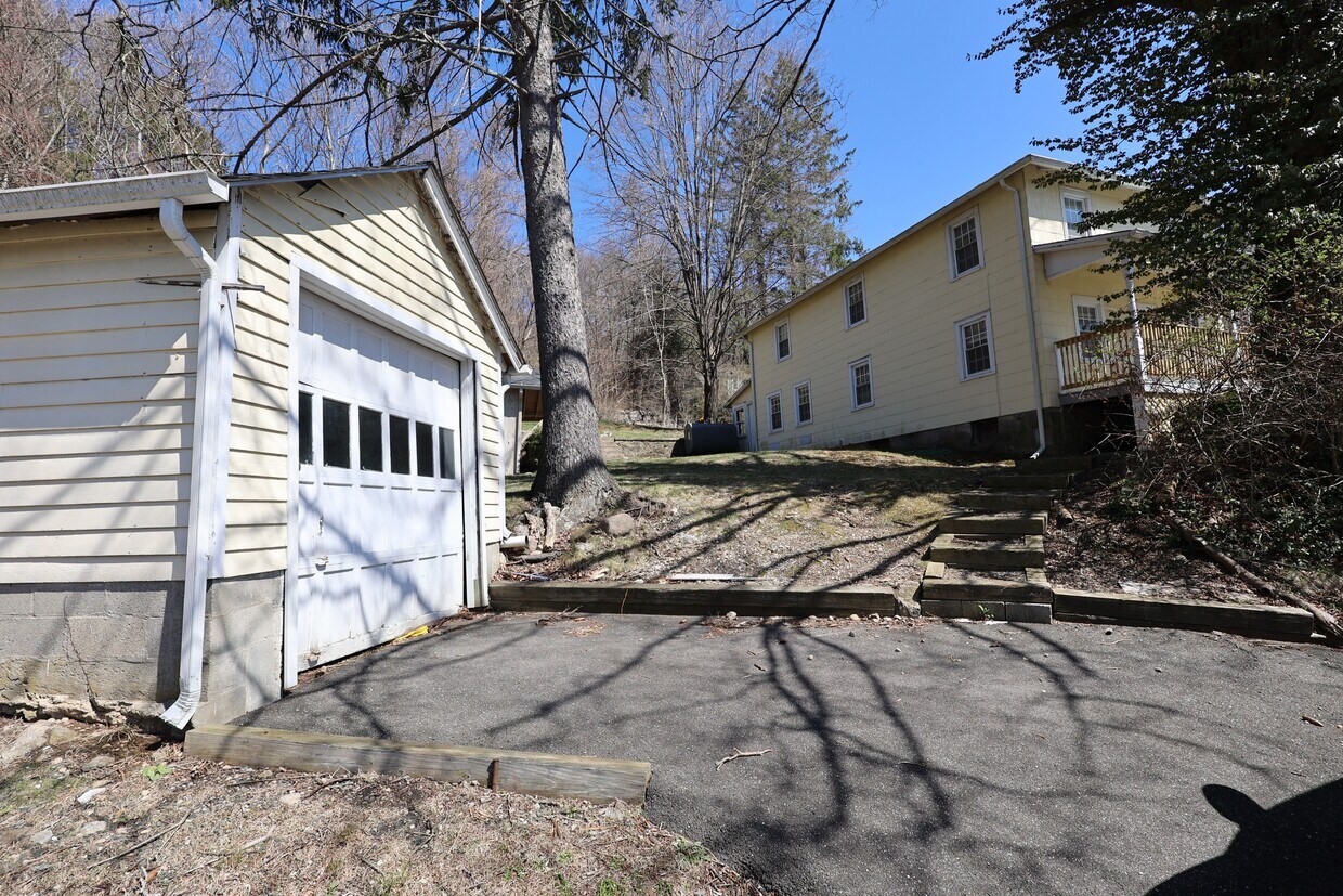 Foto principal - 48 W Branchville Rd