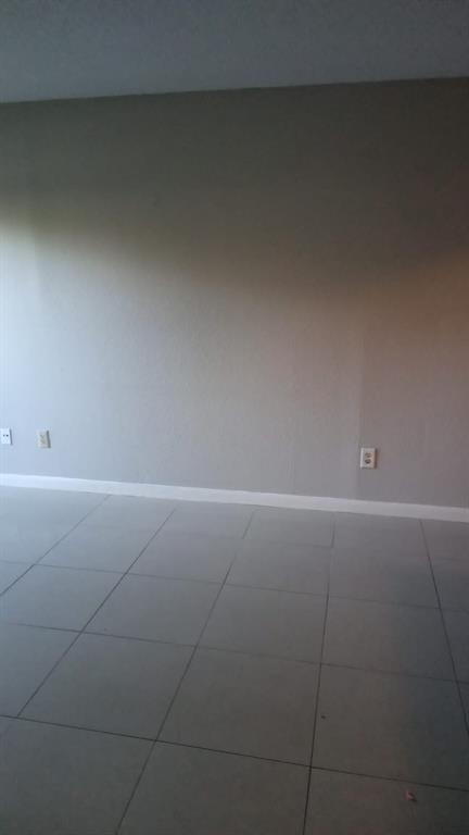 Building Photo - 11201 Lynbrook Dr