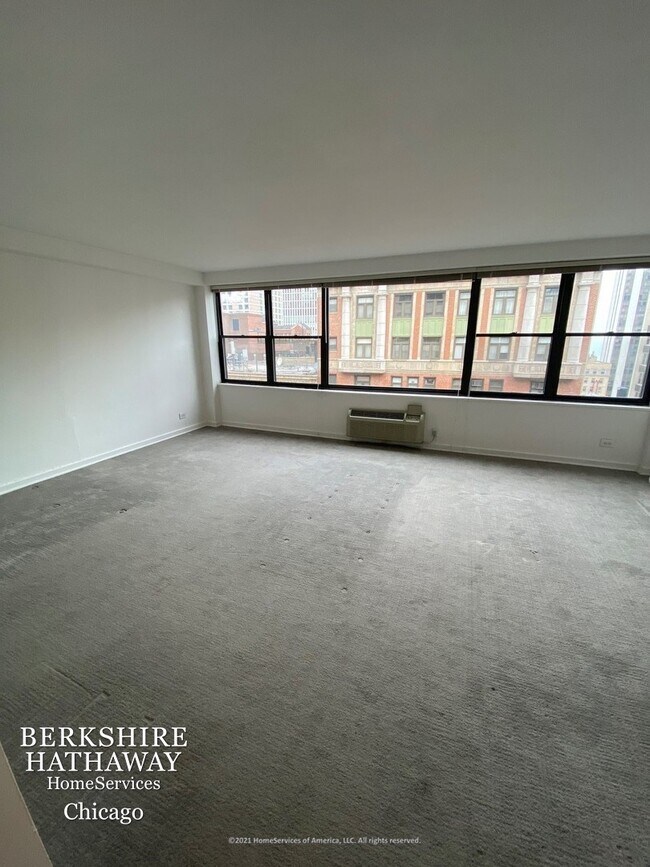 Foto del edificio - 850 N Dewitt Place